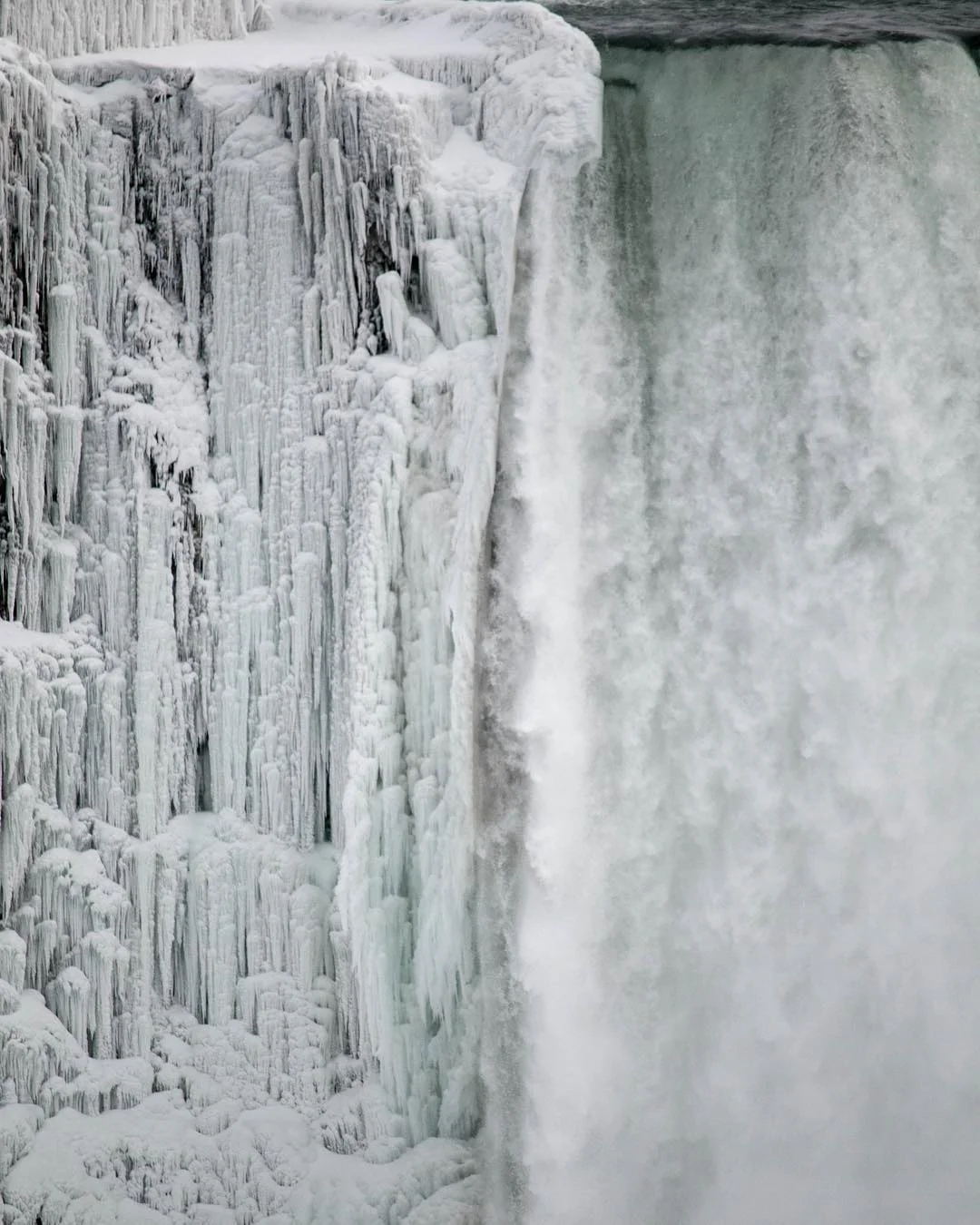 Ніагарський водоспад замерз і перетворився на фантастичне зимове диво - фото 419322