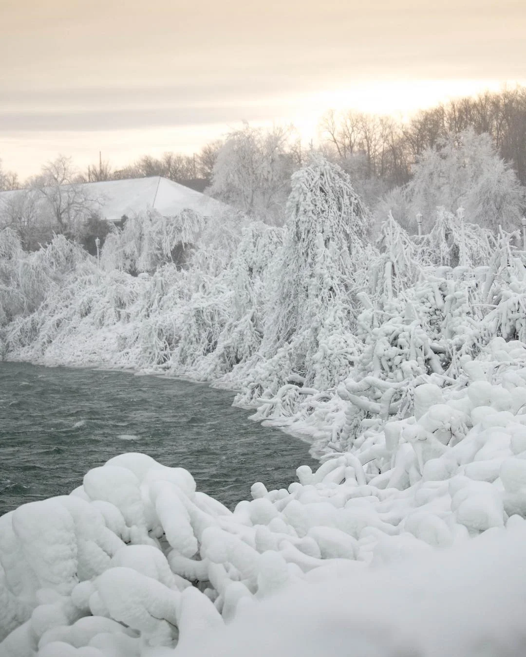 Ніагарський водоспад замерз і перетворився на фантастичне зимове диво - фото 419323
