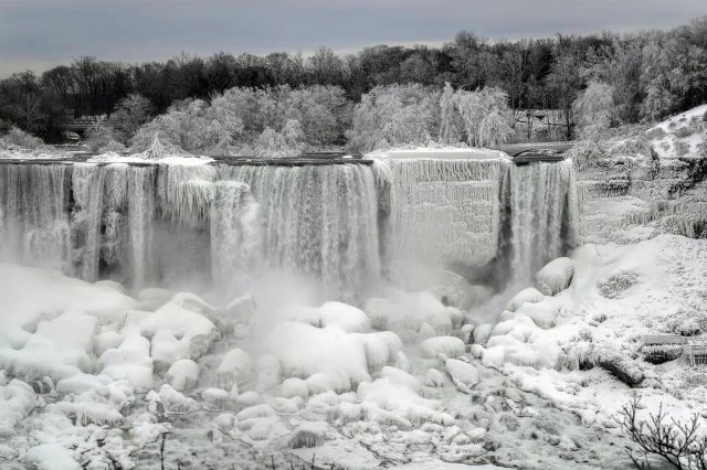 Ніагарський водоспад замерз і перетворився на фантастичне зимове диво - фото 419324