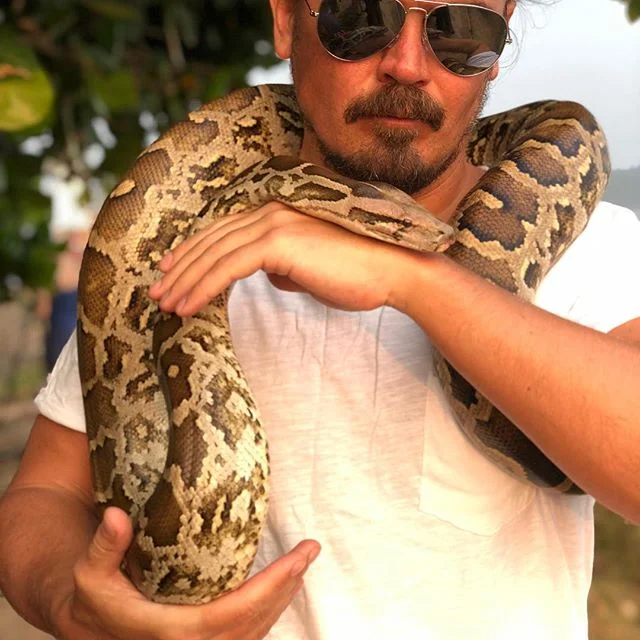 Брутальный Фагот стал укротителем змей на отдыхе - фото 419442