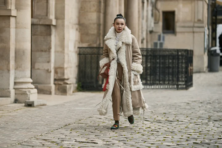 О, эта высокая мода: уличный стиль-вдохновение на улицах Парижа - фото 419577