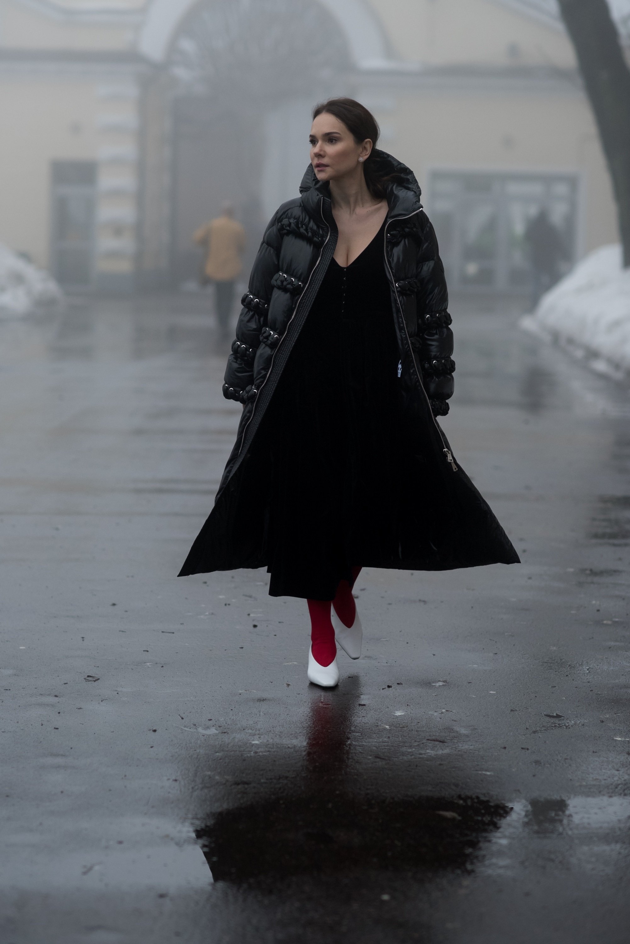 Київські модники похизувалися стильними луками на вулицях міста - фото 420645