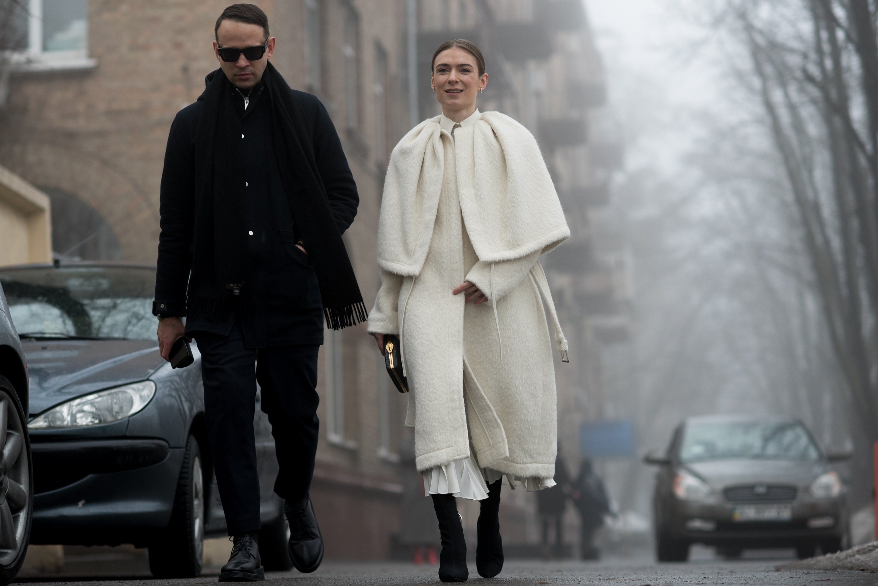 Київські модники похизувалися стильними луками на вулицях міста - фото 420661