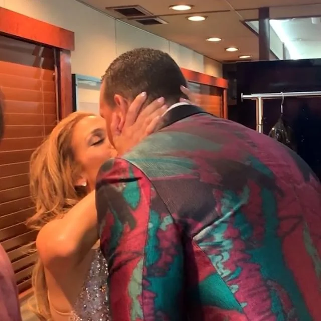 Розсекречений backstage: поцілунки Алекса Родрігеса і Дженніфер Лопес без підборів - фото 421818