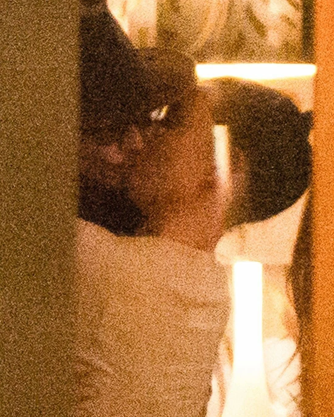 Всі обговорюють пристрасні поцілунки 55-річного Джонні Деппа з юною дівчиною - фото 422115