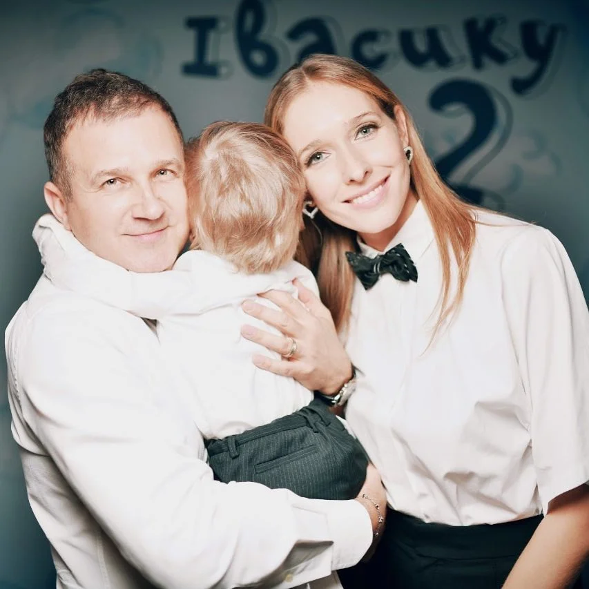 Катя Осадчая и Юрий Горбунов растрогали сладким фото с маленьким сынишкой - фото 422422