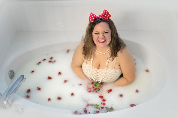 34-летняя женщина устроила себе фотосессию для младенцев, и это очень забавные фото - фото 422705
