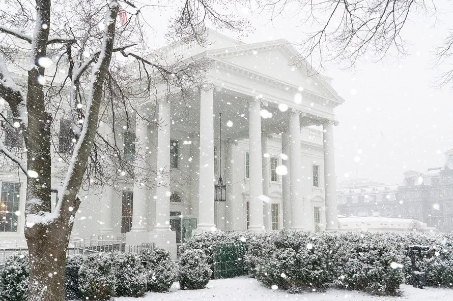 Иванка Трамп умилила зимними фото Белого дома - фото 422842