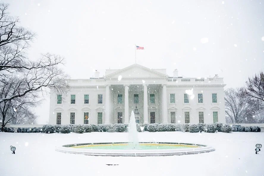 Иванка Трамп умилила зимними фото Белого дома - фото 422843