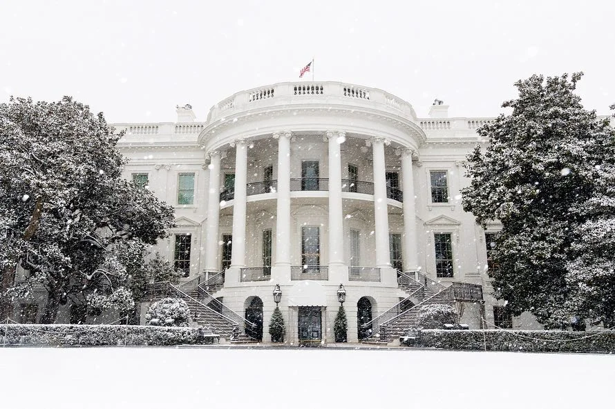 Иванка Трамп умилила зимними фото Белого дома - фото 422844