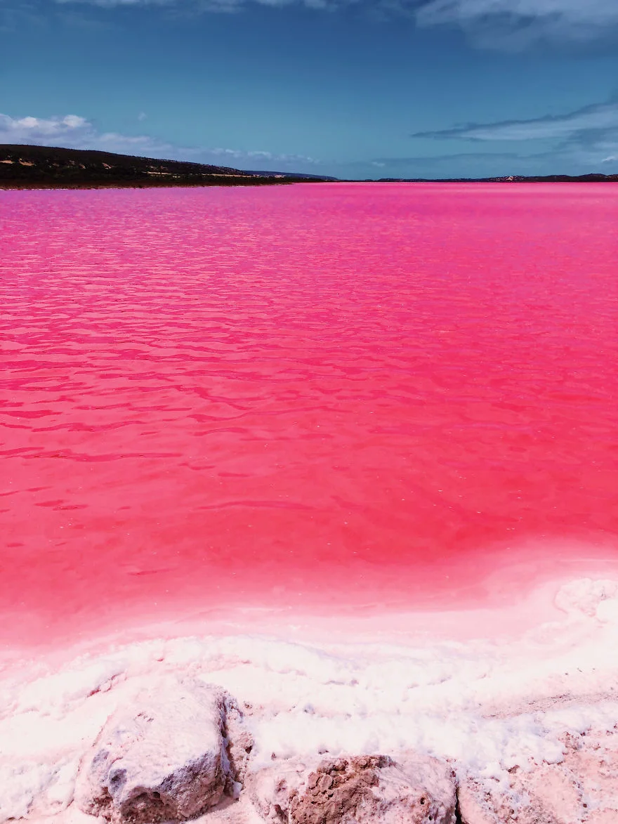 Уникальная розовая лагуна в Австралии выглядит космически красиво и нереально одновременно - фото 423228