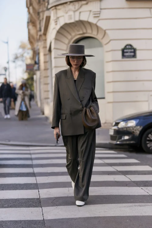 Уличный стиль: концентрация красоты и шарма на Неделе моды в Париже - фото 423760