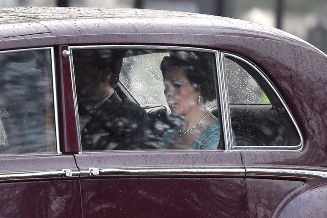В сеть попали новые кадры со съемок 3 сезона 'Короны' - фото 423879