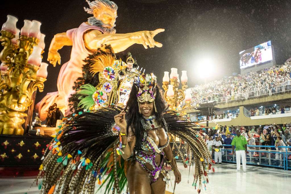 Карнавал в Рио 2019: сексуальные и зрелищные фото с колоритного действа - фото 423917