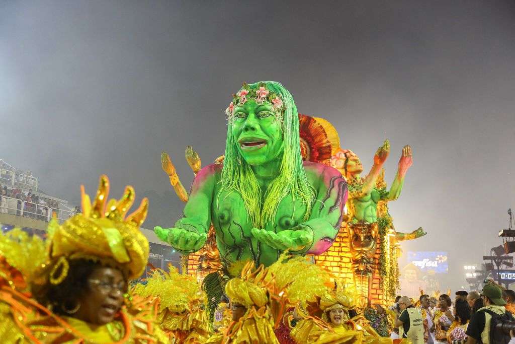 Карнавал в Рио 2019: сексуальные и зрелищные фото с колоритного действа - фото 423921