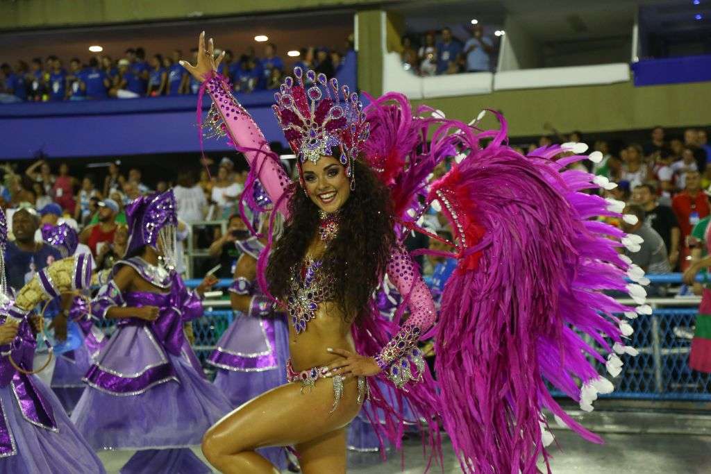 Карнавал в Рио 2019: сексуальные и зрелищные фото с колоритного действа - фото 423925