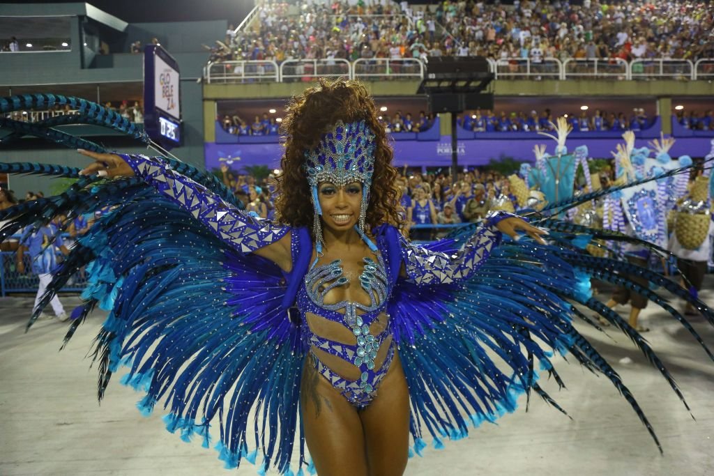 Карнавал в Рио 2019: сексуальные и зрелищные фото с колоритного действа - фото 423928
