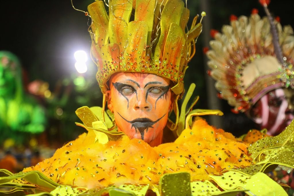 Карнавал в Рио 2019: сексуальные и зрелищные фото с колоритного действа - фото 423930