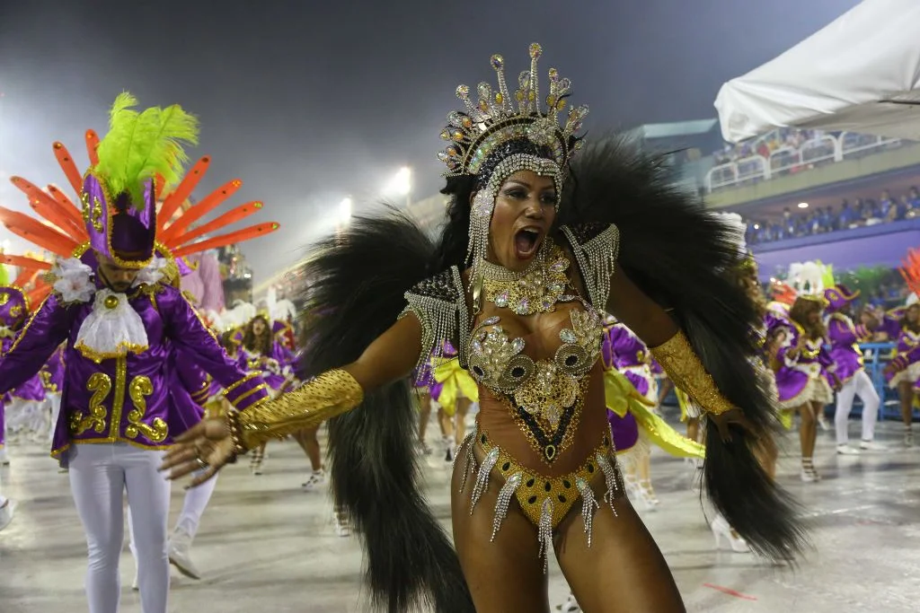 Карнавал в Рио 2019: сексуальные и зрелищные фото с колоритного действа - фото 423931