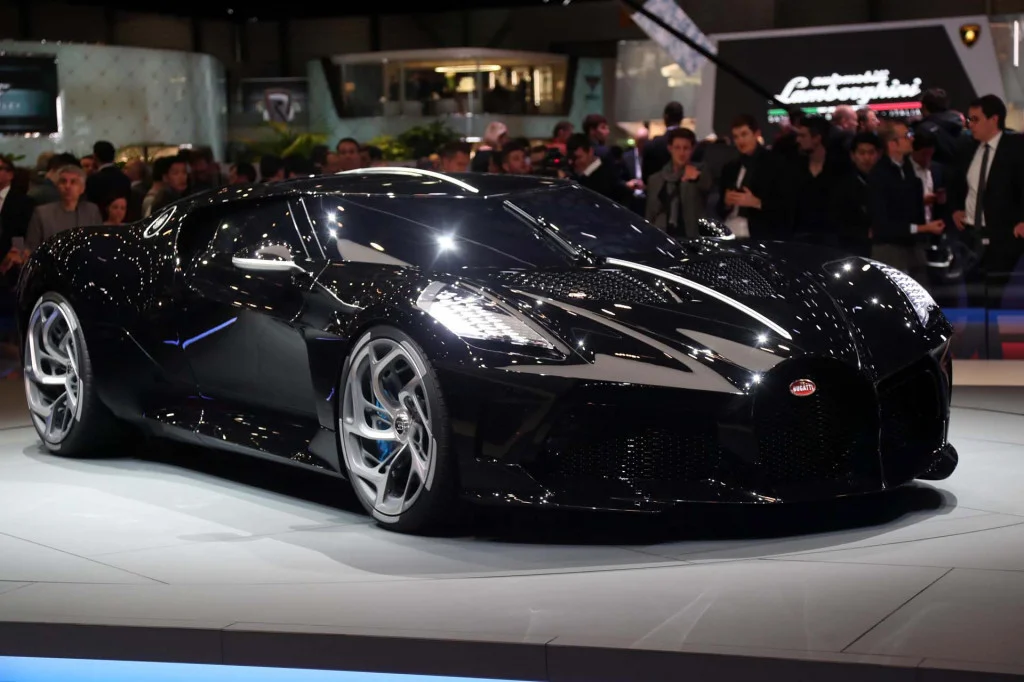 Bugatti випустила найдорожчу машину в світі, і ось як виглядає ця кралечка - фото 424301