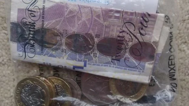 В Британии кот-клептоман украл 910 гривен, чем рассмешил сеть - фото 424385