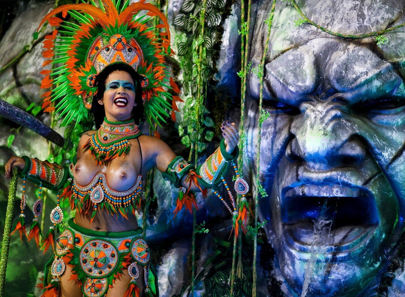 Горячие девушки с карнавала в Рио: эта сочная и аппетитная подборка сделает твой день - фото 424626