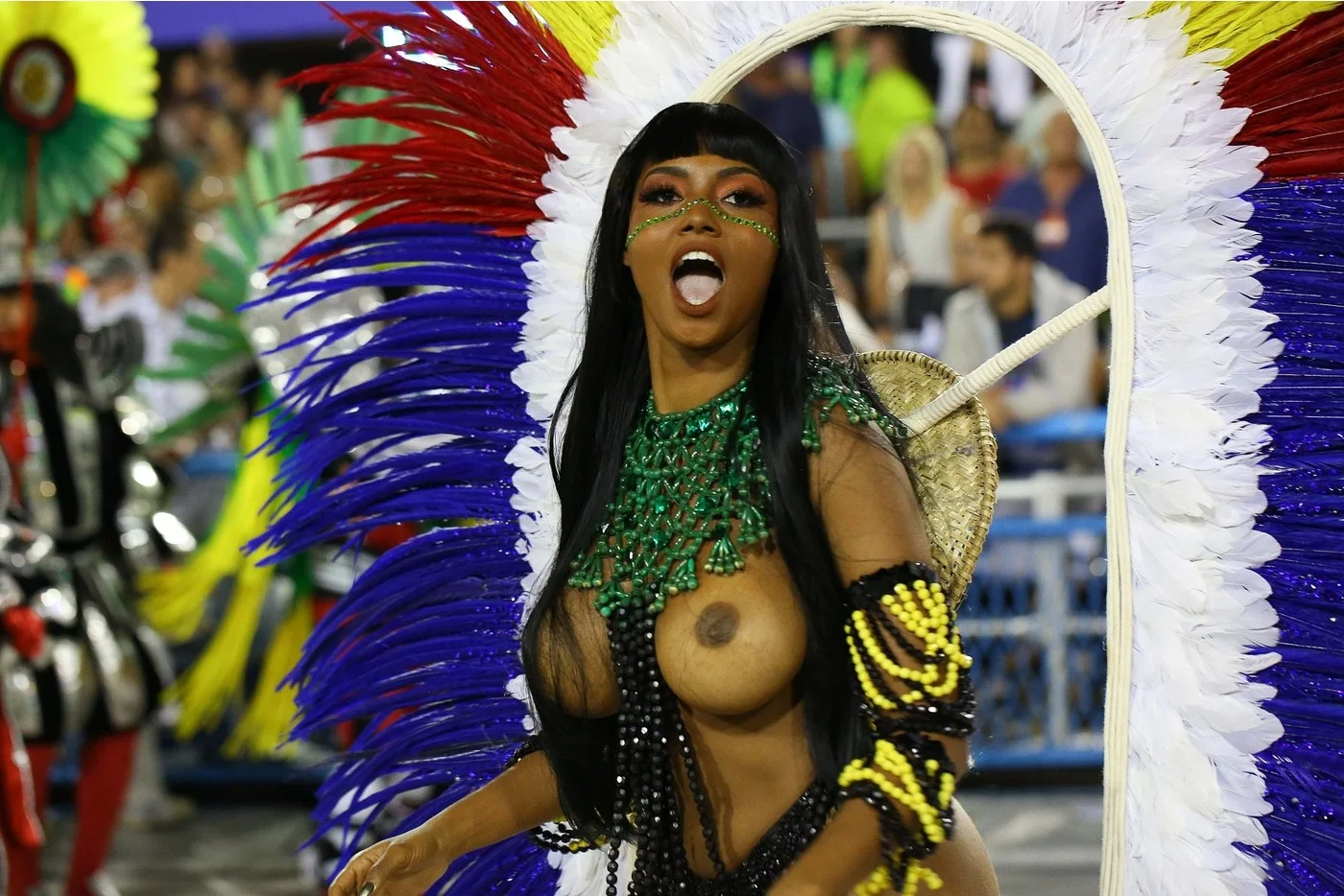 Горячие девушки с карнавала в Рио: эта сочная и аппетитная подборка сделает твой день - фото 424629
