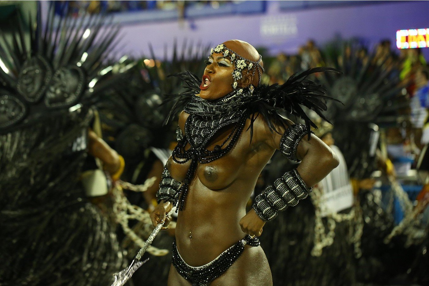 Горячие девушки с карнавала в Рио: эта сочная и аппетитная подборка сделает твой день - фото 424630