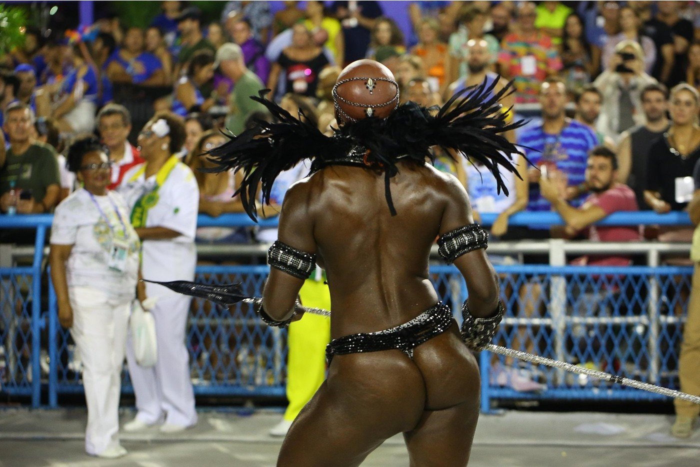 Горячие девушки с карнавала в Рио: эта сочная и аппетитная подборка сделает твой день - фото 424631