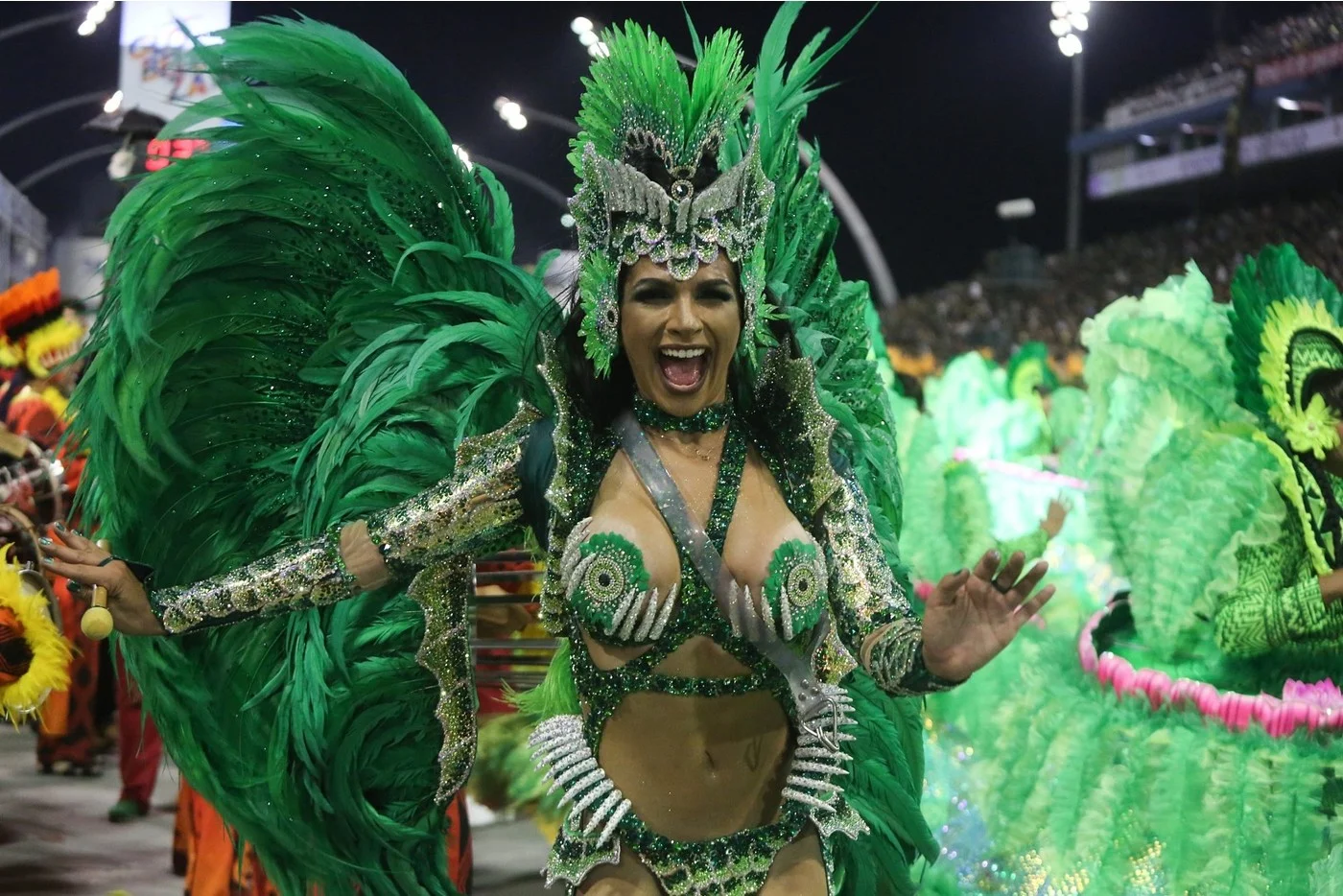 Горячие девушки с карнавала в Рио: эта сочная и аппетитная подборка сделает твой день - фото 424632