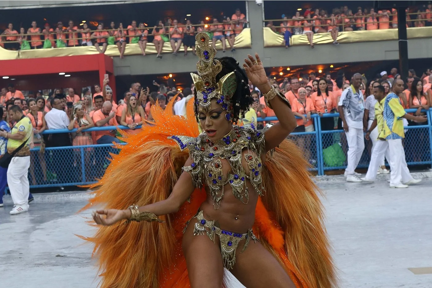 Горячие девушки с карнавала в Рио: эта сочная и аппетитная подборка сделает твой день - фото 424634