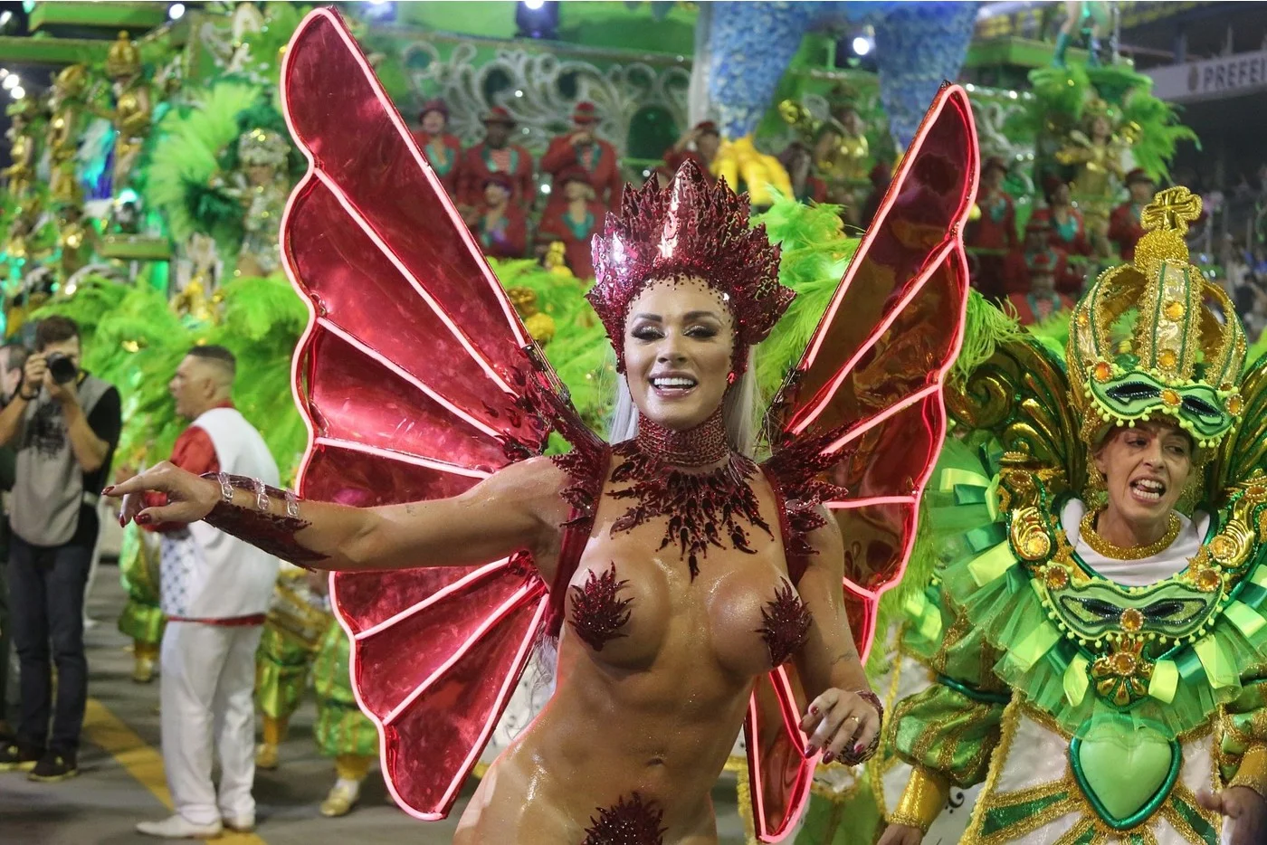 Горячие девушки с карнавала в Рио: эта сочная и аппетитная подборка сделает твой день - фото 424640