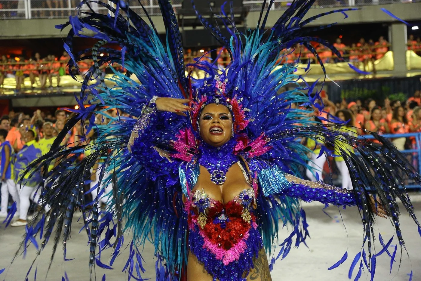 Горячие девушки с карнавала в Рио: эта сочная и аппетитная подборка сделает твой день - фото 424642