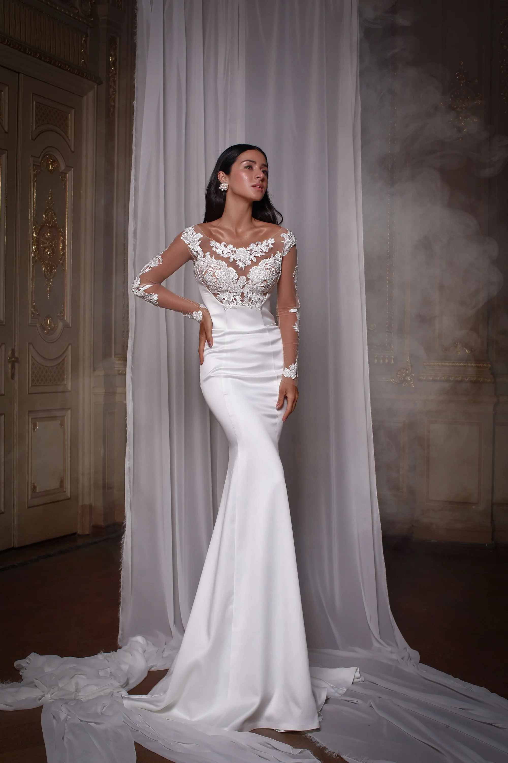 Злата Огневич и Анна Буткевич примеряли роскошные свадебные платья от Андре Тана - фото 425438