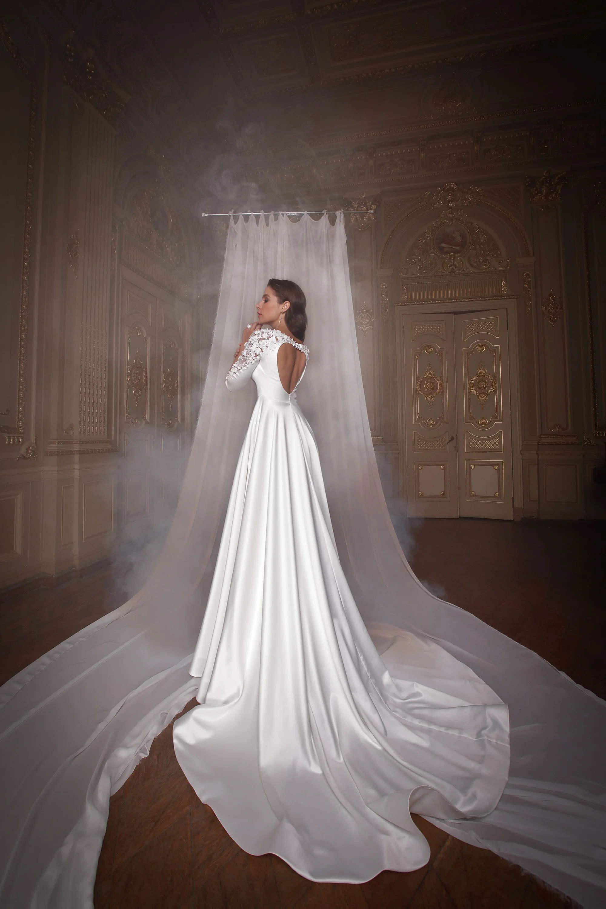 Злата Огневич и Анна Буткевич примеряли роскошные свадебные платья от Андре Тана - фото 425439