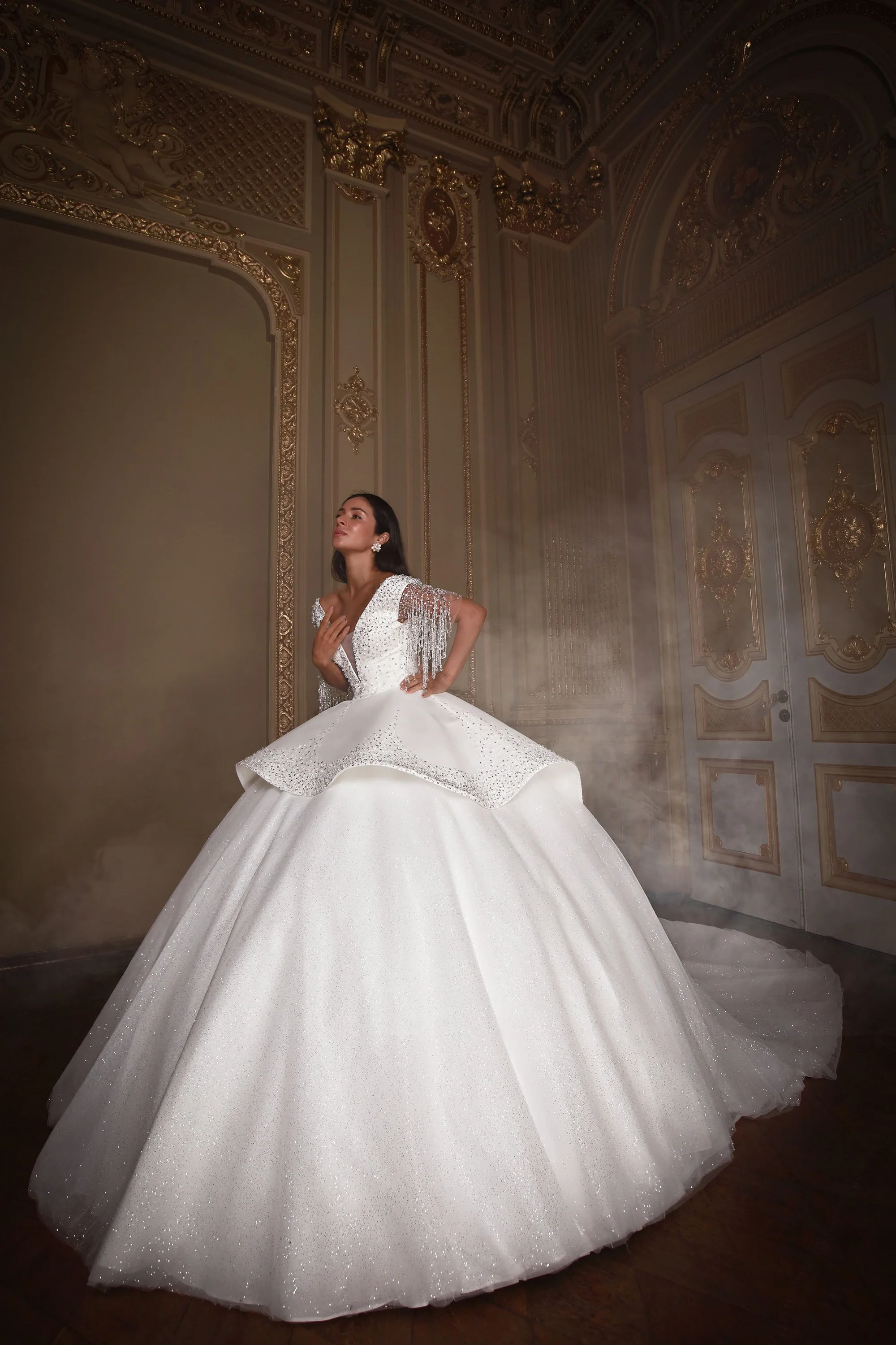 Злата Огневич и Анна Буткевич примеряли роскошные свадебные платья от Андре Тана - фото 425442