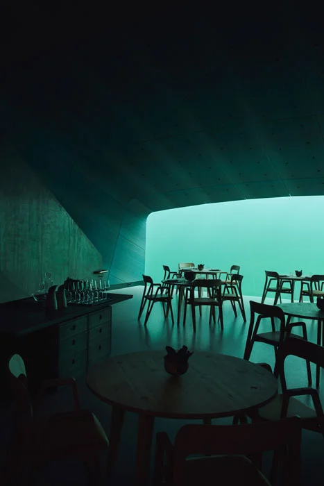 Как выглядит первый в Европе подводный ресторан - фото 425941