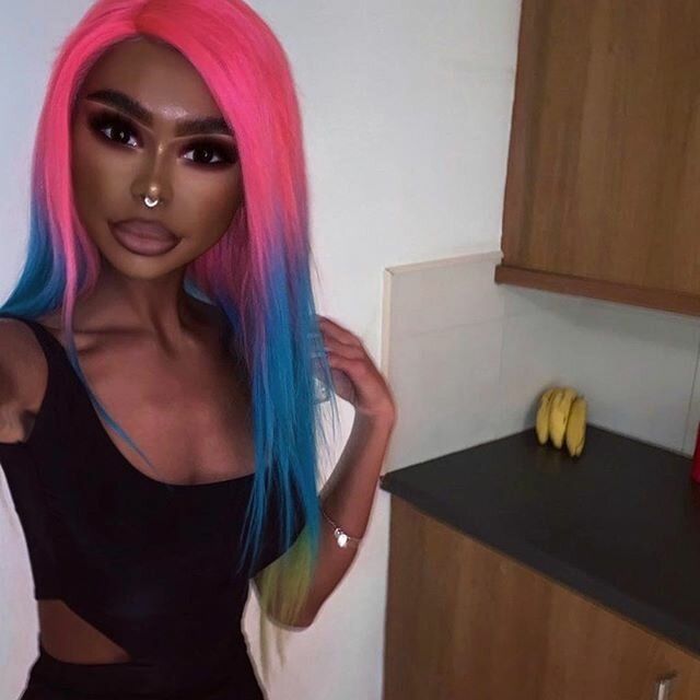 Девушка увлеклась солярием и стала непонятного цвета и расы - фото 426106