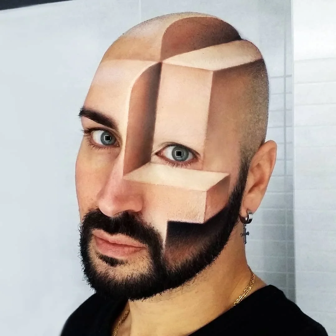 Мужчина делает нереальный макияж, который похож на оптическую иллюзию - фото 427340
