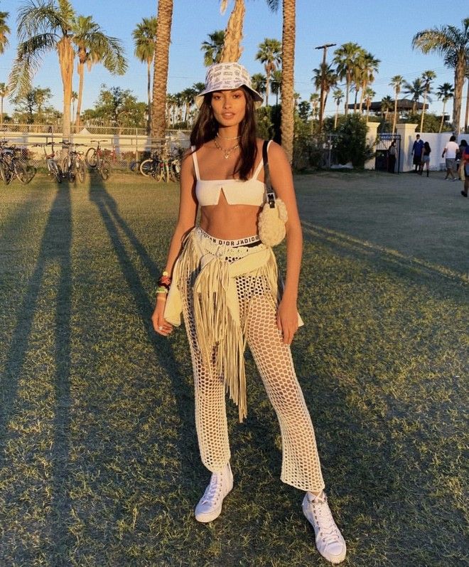 Coachella 2019: найяскравіші образи гостей музичного фестивалю - 428975 Coachella 2019: найяскравіші образи гостей музичного фестивалю - фото 428975