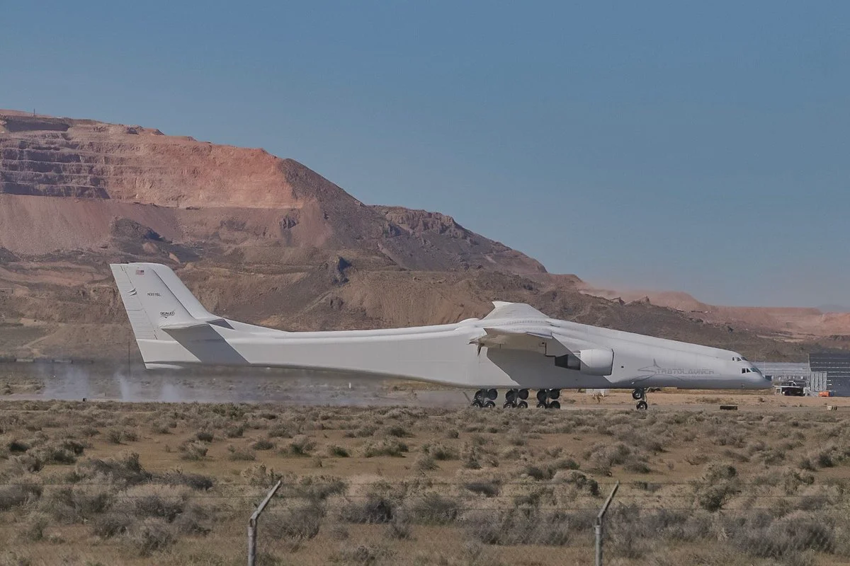 Грандіозна машина: ось як виглядає найбільший літак у світі - фото 429319