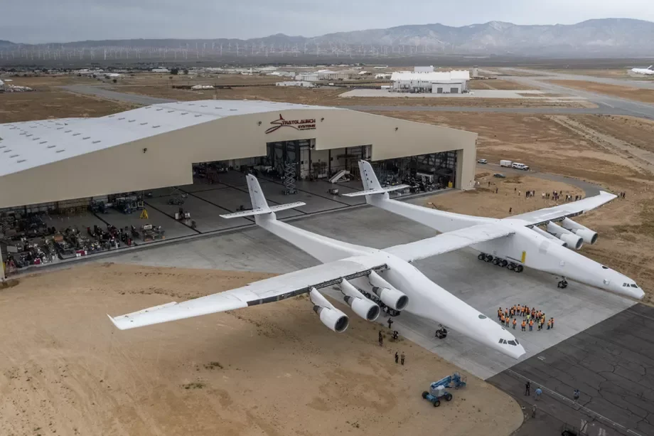 Грандіозна машина: ось як виглядає найбільший літак у світі - фото 429321