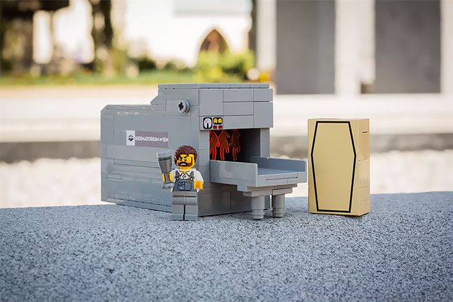 LEGO выпустили конструктор-кладбище, и это очень странная игрушка для детей - фото 430030