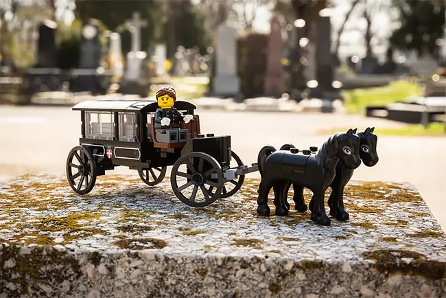 LEGO випустили конструктор-кладовище, і це найдивніша іграшка для дітей, яку ви бачили - фото 430031