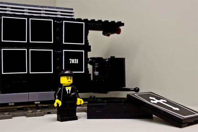 LEGO выпустили конструктор-кладбище, и это очень странная игрушка для детей - фото 430032