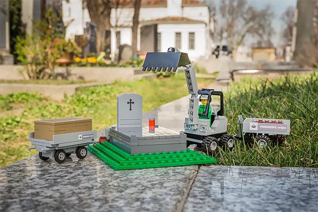 LEGO выпустили конструктор-кладбище, и это очень странная игрушка для детей - фото 430035