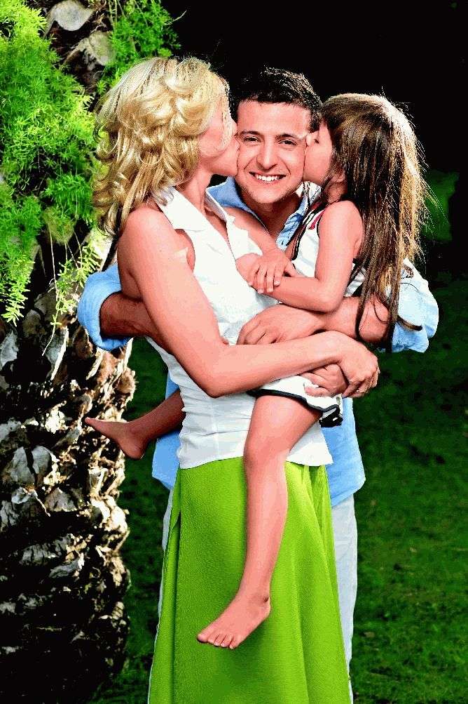 Трогательные семейные фото Владимира Зеленского, которые вы могли пропустить - фото 430337