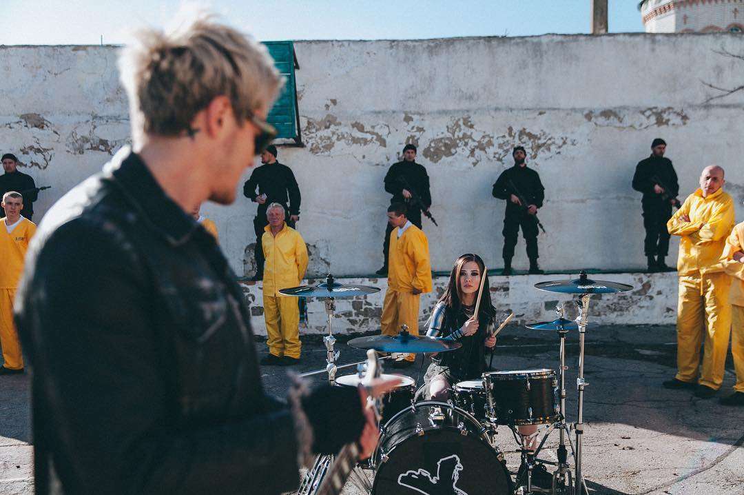 Загадочная барабанщица группы O.Torvald настоящая рок-королева, и вот ее драйвовые фото - фото 430579