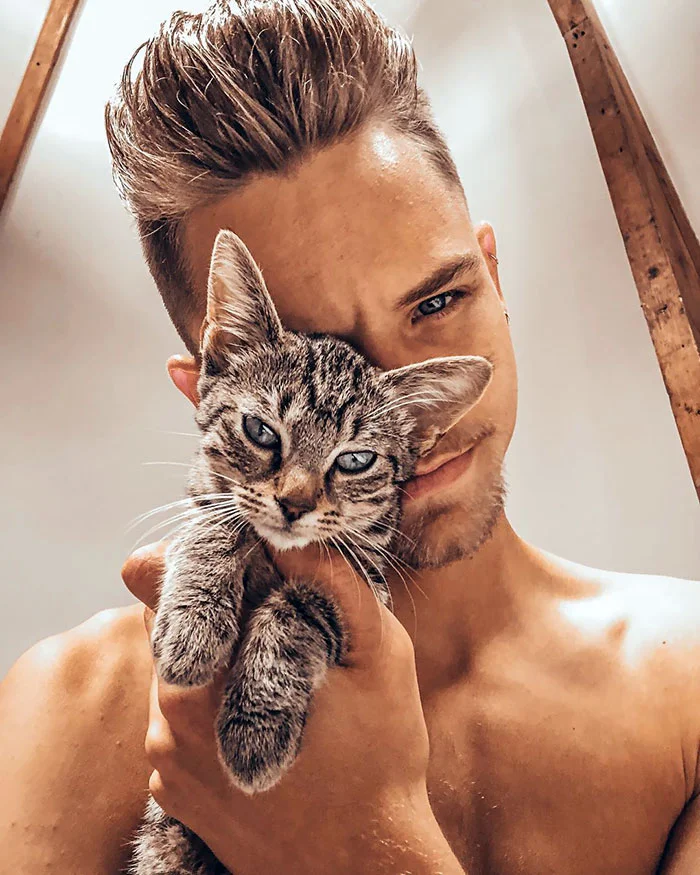 Мужчины и их котики - самые милые фото, которые только можно представить - фото 430679