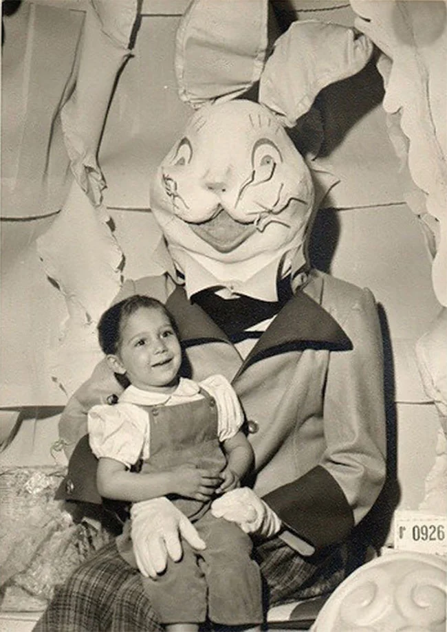Провальні архівні фото з великоднім кроликом, від яких буде в шоці кожна сучасна дитина - фото 430934